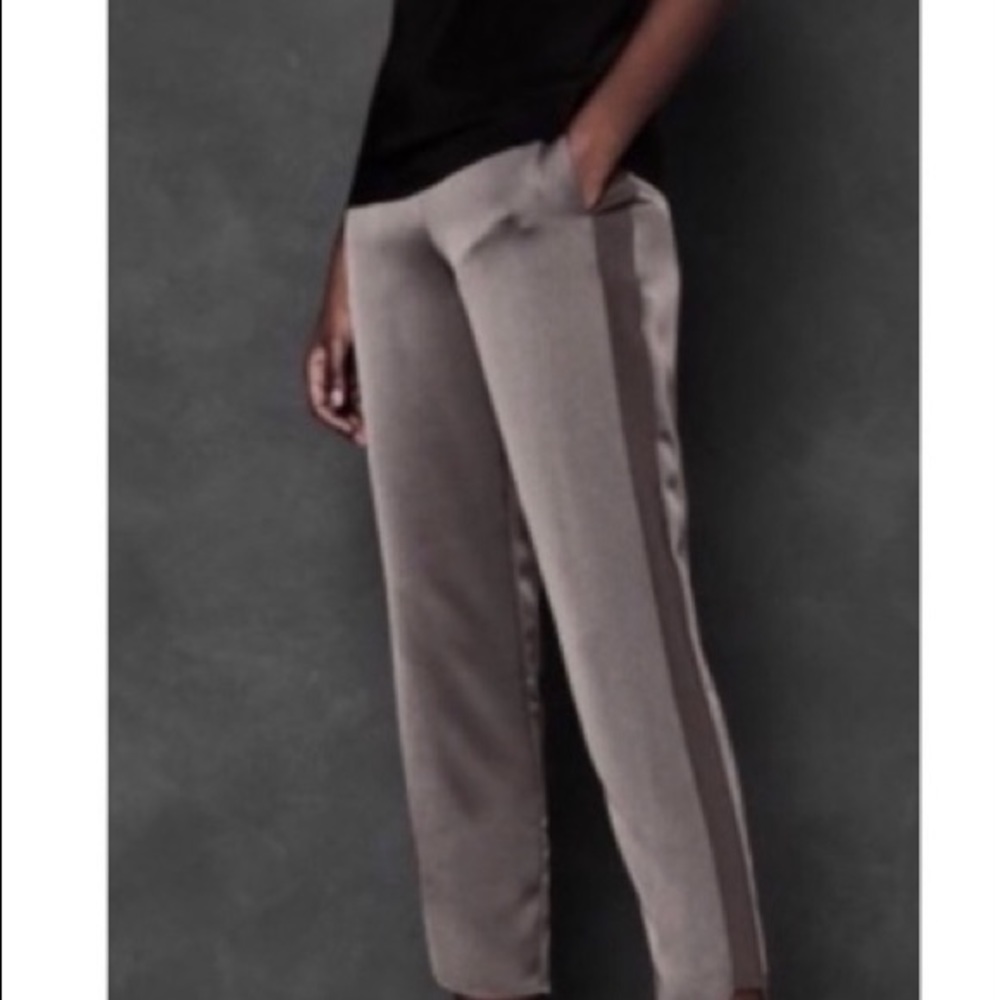 Adorable Ted baker jogger pants in 4 US standard